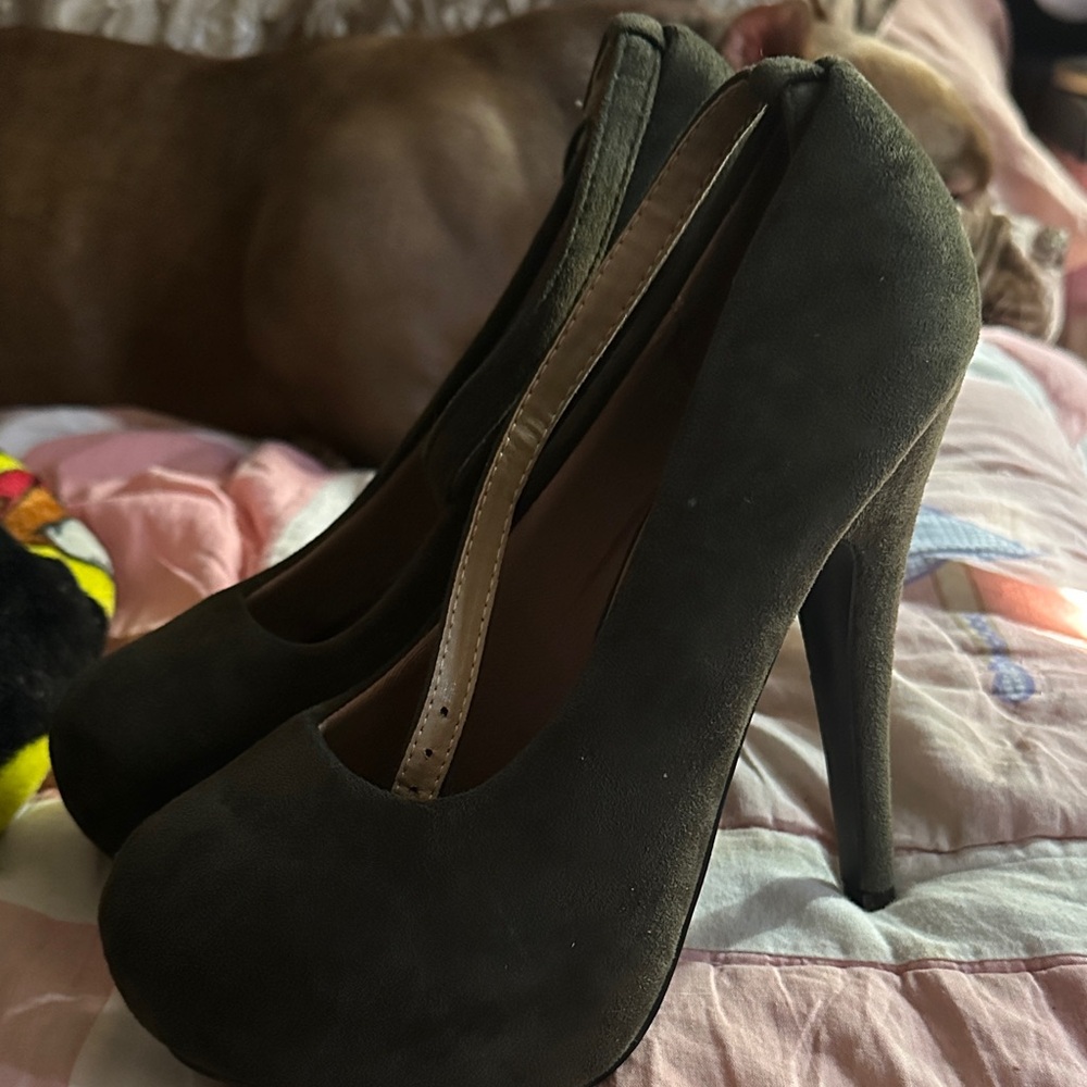 Elegant Olive Green Women's Heels